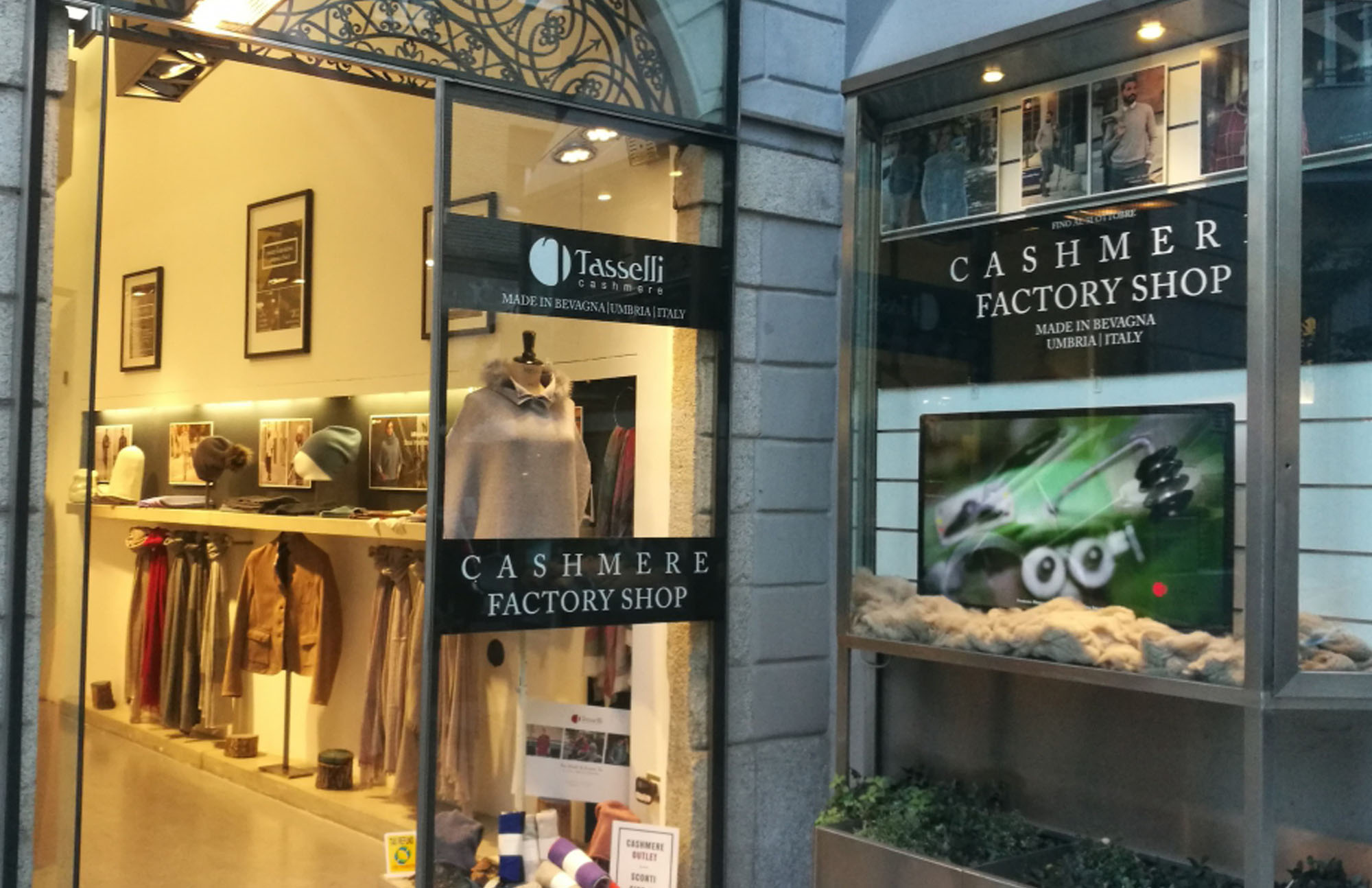 Temporary Shops in Italia Tasselli 
